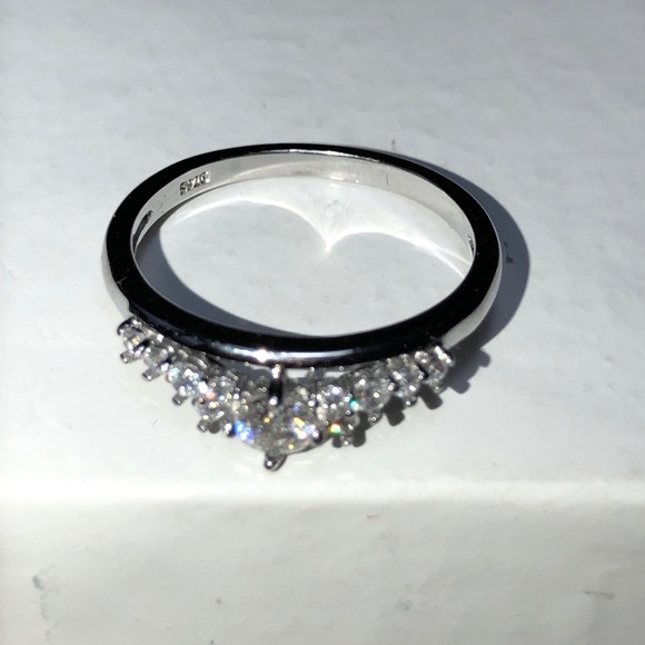 COPY - Moissanite diamond chevon ring in Sterling Silver - Picture 9 of 12